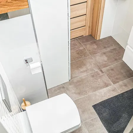 Nyaraló 5 Bedroom Stunning In *