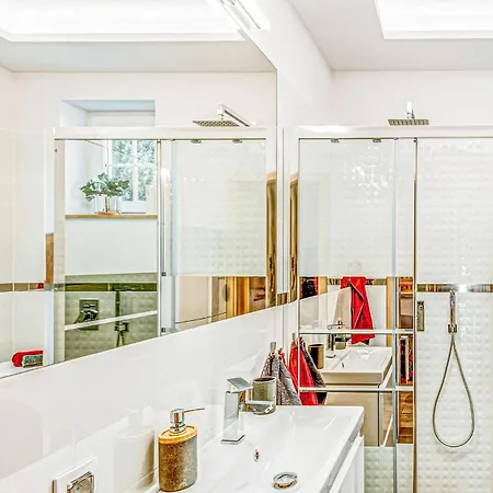 5 Bedroom Stunning In *