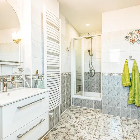 5 Bedroom Stunning In Nyaraló Grzybowo