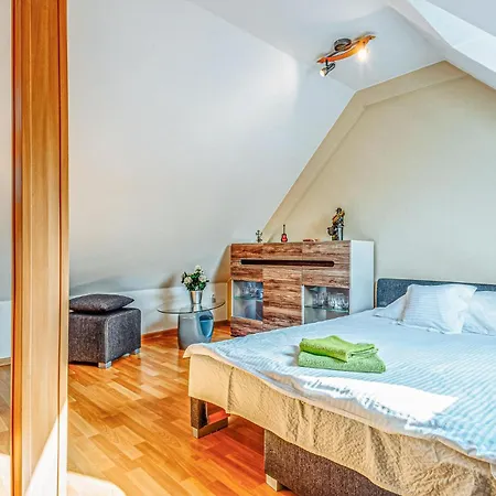 5 Bedroom Stunning In Nyaraló